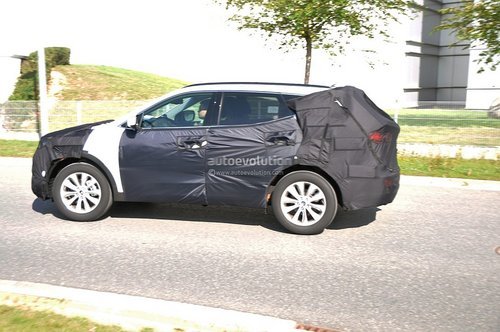 2013现代胜达新谍照 尺寸加大/明年发布