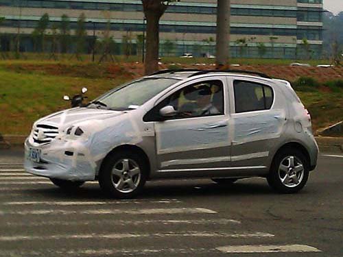 本土化策略显现——吉利全球鹰GX2台湾版谍照现身